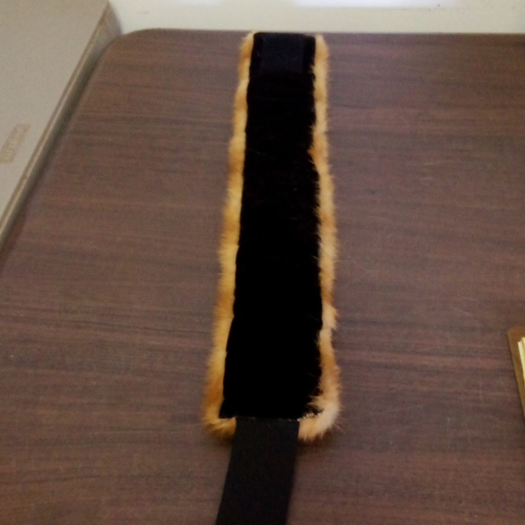 Vintage Rabbit fur head wrap - Picture 5 of 5